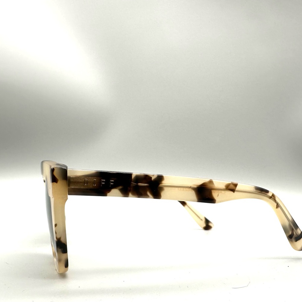 Diff Eyeware Carson Sunglasses Oversized Tortoise… - image 2